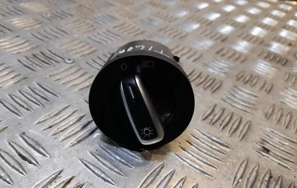 Volkswagen Tiguan Light switch 3C8941431F