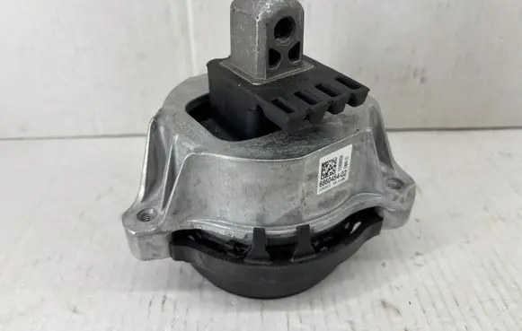 BMW 7 G11 G12 Engine mount bracket 6860454