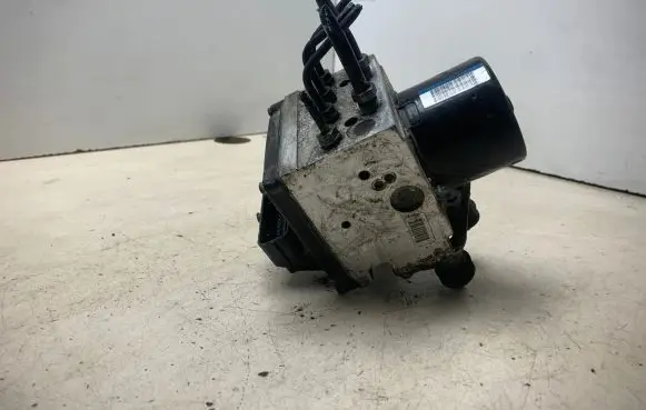 Volkswagen PASSAT B6 ABS Pump 3C0614095M 15747502B 15747702