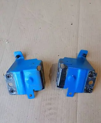 Audi TT TTS RS Mk3 8S Fender mounting bracket 8S0821431A 8S0821432A
