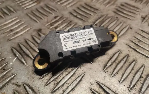 Mercedes-Benz CLK A209 C209 Airbag deployment crash/impact sensor 0018209126