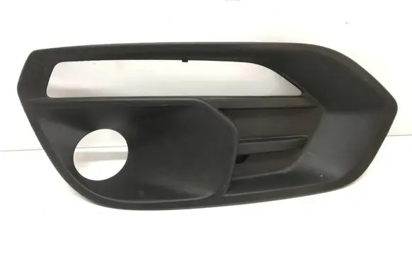 Iveco Daily 6th gen Front bumper lower grill 105802356345