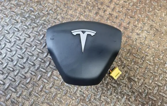 Tesla Model Y Steering wheel airbag 162661700B
