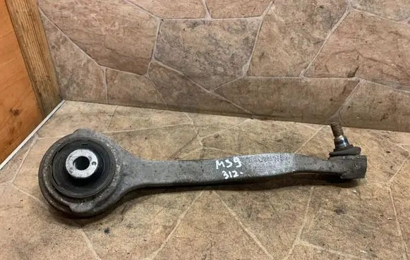 Mercedes-Benz C W204 Front lower control arm/wishbone 20305