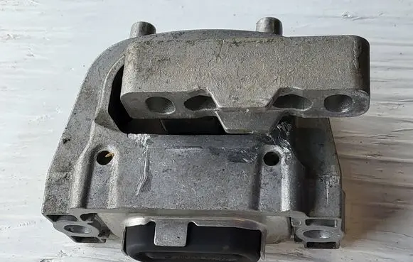 Engine mount bracket
