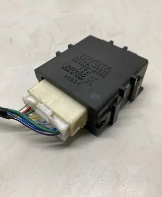 Toyota RAV 4 (XA40) Window control relay 8594042030 2300020800