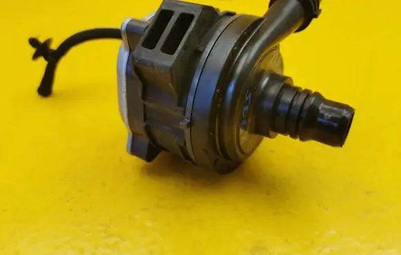 Peugeot 5008 II Electric auxiliary coolant/water pump 9839261880