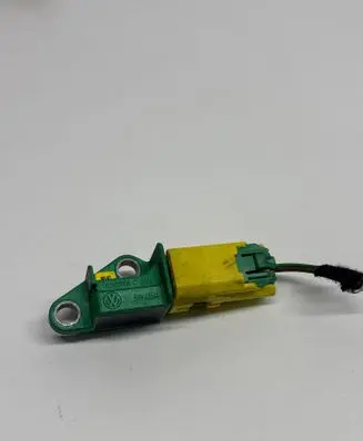 Volkswagen Golf V Airbag deployment crash/impact sensor 1K0909606C 5WK43544