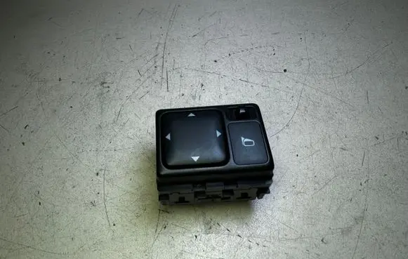 Nissan X-Trail T30 Wing mirror switch 041001 NILES