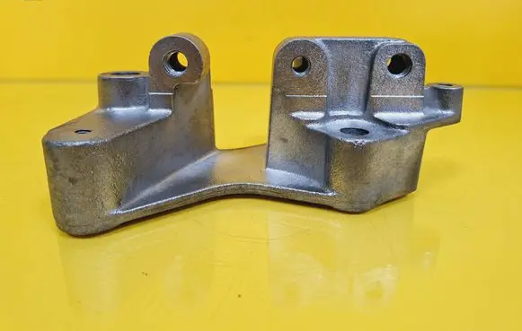 Engine mounting bracket