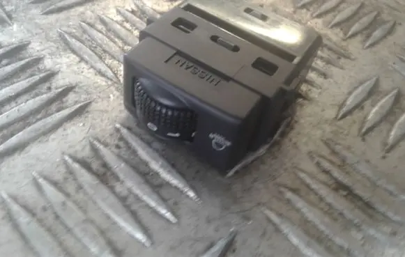Nissan X-Trail T30 Headlight level height control switch