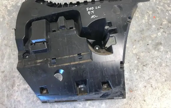 BMW 5 F10 F11 Bumper support mounting bracket corner 7331608