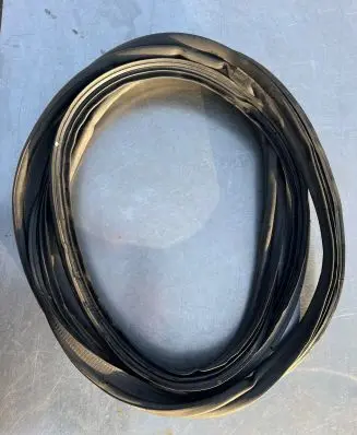 Trunk rubber seal (body)