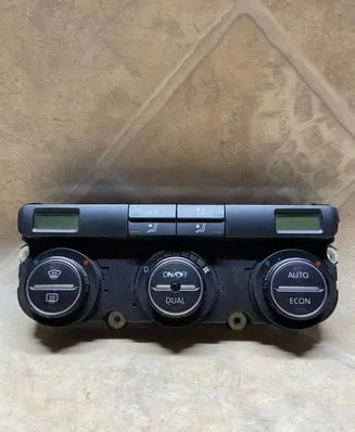 Volkswagen PASSAT B6 Climate control unit 74677530