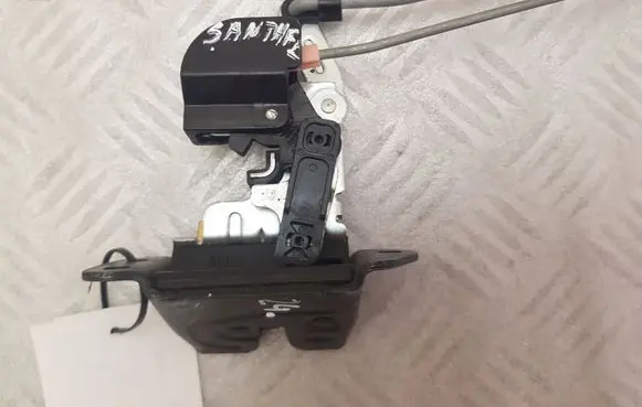 Hyundai Santa Fe Tailgate/trunk/boot lock/catch/latch 812302B000