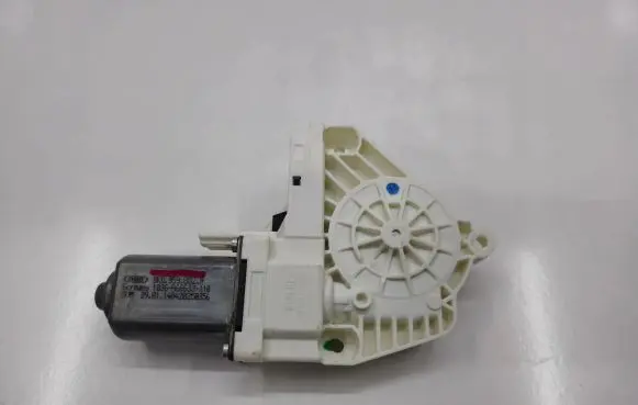 Audi A5 8T 8F Front door window regulator motor 8K0959802A
