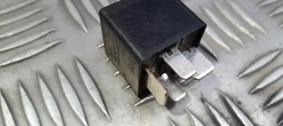 Ford Mondeo MK II Other relay V23136J4X31 V23136-J4-X31