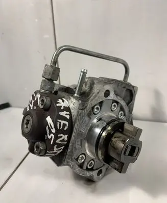 Toyota Avensis T250 Fuel injection high pressure pump 221000R010