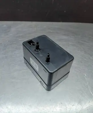 Mercedes-Benz E W211 Central locking vacuum pump 0008002548