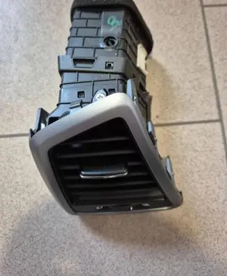 Hyundai Tucson TL Dashboard side air vent grill/cover trim 97490D7900