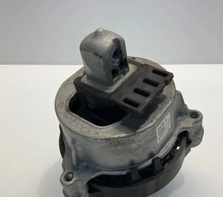 Engine mount bracket