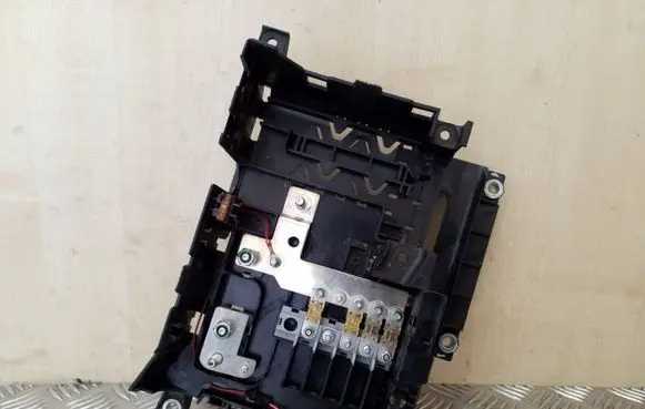 Volkswagen Touareg I Fuse module 7L0937548C