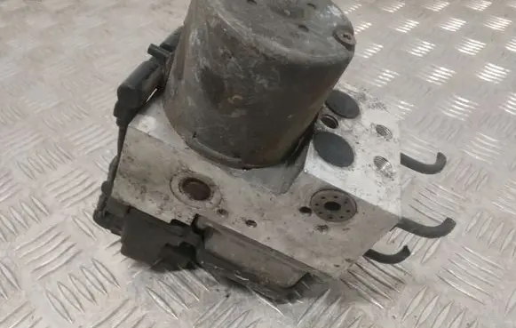 Audi A4 S4 B5 8D ABS Pump 0265220481 8E0614111H