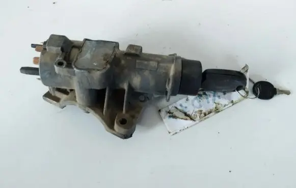 Volkswagen Polo Ignition lock 4b0905851