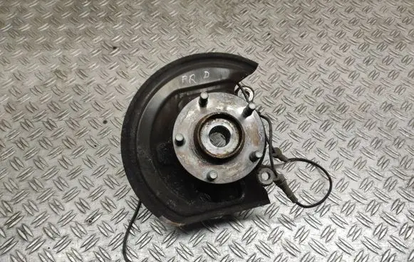 Nissan Juke I F15 Front wheel hub 