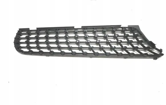 Mercedes-Benz C W205 Front bumper lower grill