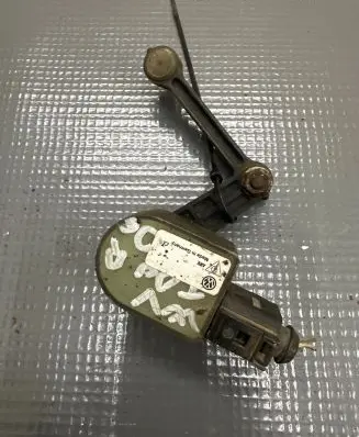 Volkswagen Touareg I Rear suspension height sensor lever 1T0907503