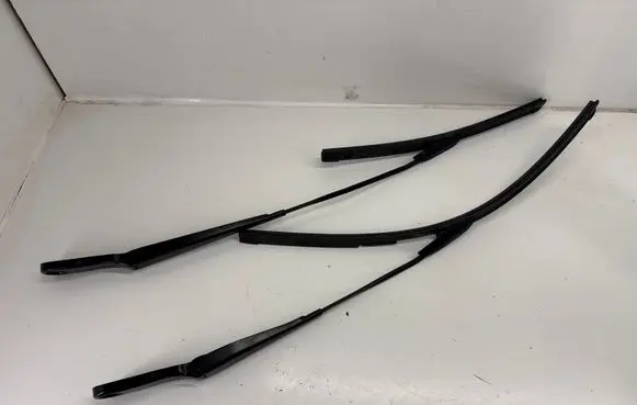 BMW 2 F44 Front wiper blade arm 7453959 7453958 61617453959
