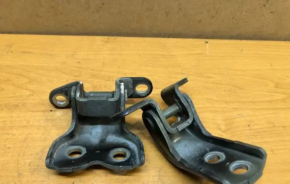 Toyota Avensis T250 Front door hinge set 