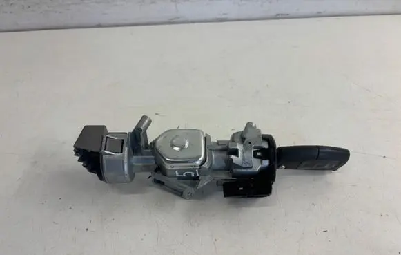 Ford C-MAX I Ignition lock 3M513F880AD