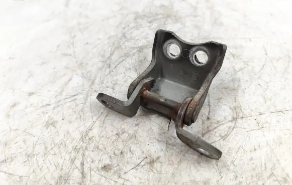 Honda CR-V Front door lower hinge 