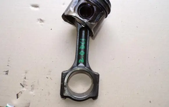 Nissan Qashqai Piston with connecting rod 1065.3
