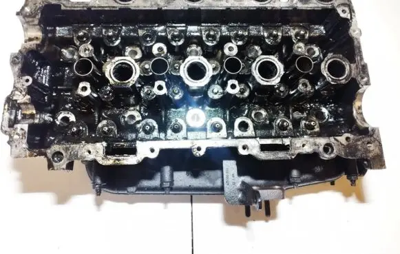 Peugeot 308 Engine head 9655911480