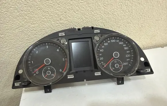 Volkswagen PASSAT B6 Speedometer (instrument cluster) 3C0920872G