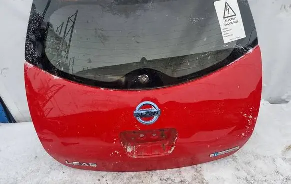 Nissan Leaf I (ZE0) Tailgate/trunk/boot lid raudonas