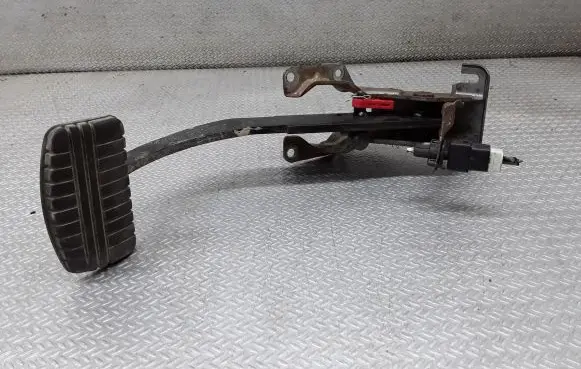 Mitsubishi Pajero Pinin Brake pedal