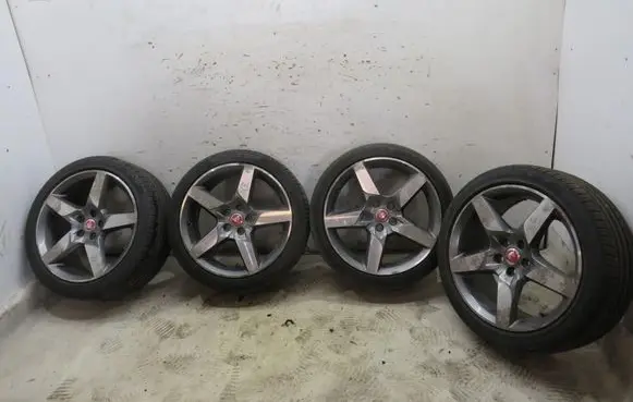 Jaguar XE R18 alloy rim 