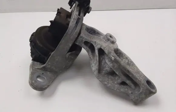 Opel Vivaro Engine mount bracket 112101360R 165385971R