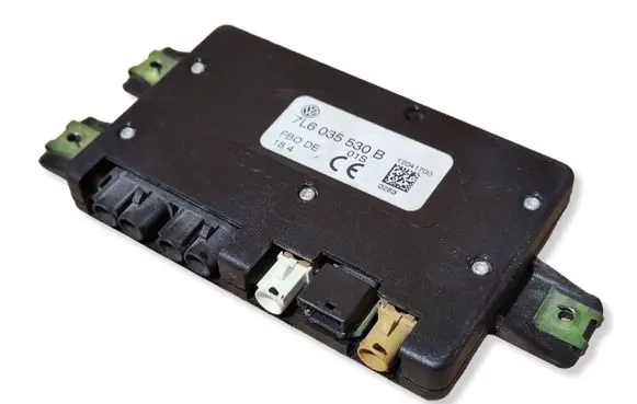 Volkswagen Touareg I Aerial antenna amplifier 7L6035530B 12041700
