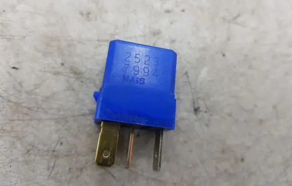 Nissan X-Trail T30 Other relay 2523079945 ACM33221M04