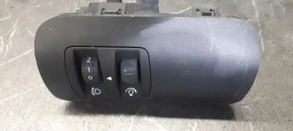 Renault Clio III Fog light switch 8200176081