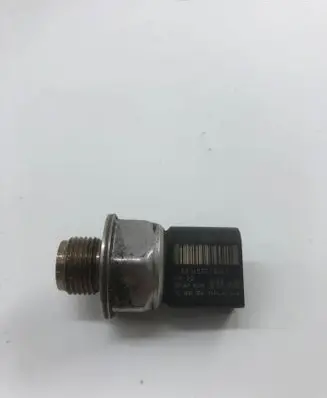 Skoda Octavia Mk3 (5E) Fuel pressure sensor 04L906054