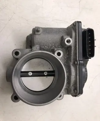 Mazda 3 III Throttle valve PE0113640B 152011S26