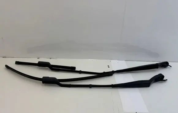 Peugeot 5008 II Windshield/front glass wiper blade 9810664980 9810664880