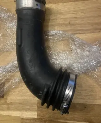 BMW X4M F98 Intercooler hose/pipe 8053373 13718053373