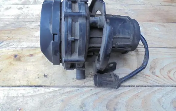 Maserati Quattroporte Secondary air pump 72247204